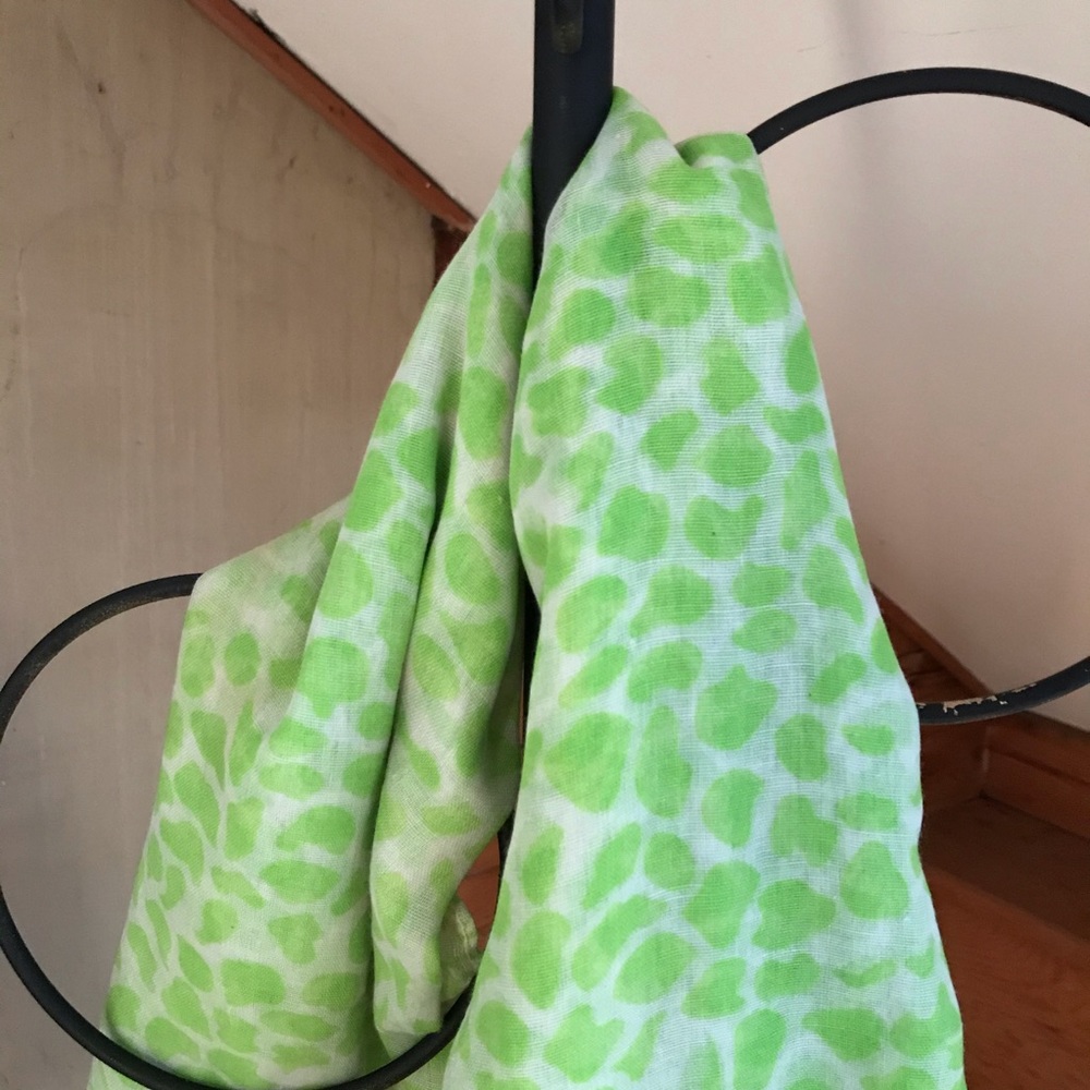 🌸5/$30🌸 Lime Green Lightweight Scarf - Picture 2 of 6
